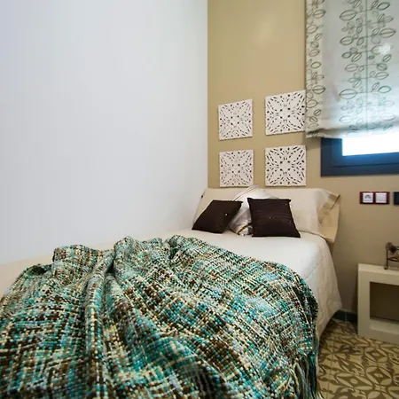 Casa Grande Con Piscina En El Centro De Calella, Tramuntana Holiday home *