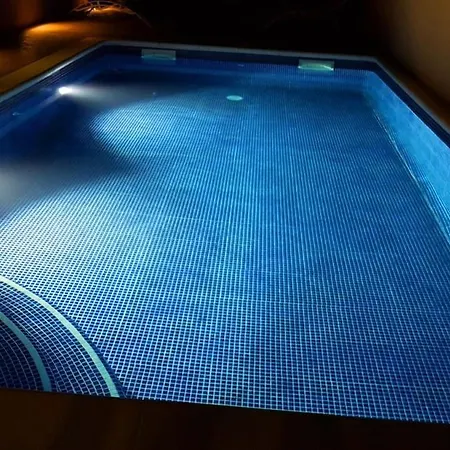 Casa Grande Con Piscina En El Centro De Calella, Tramuntana Holiday home *